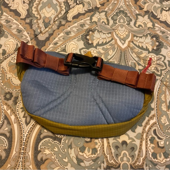 NWOT Patagonia Ultralight Black Hole Mini Hip Pack 1L - Picture 5 of 10